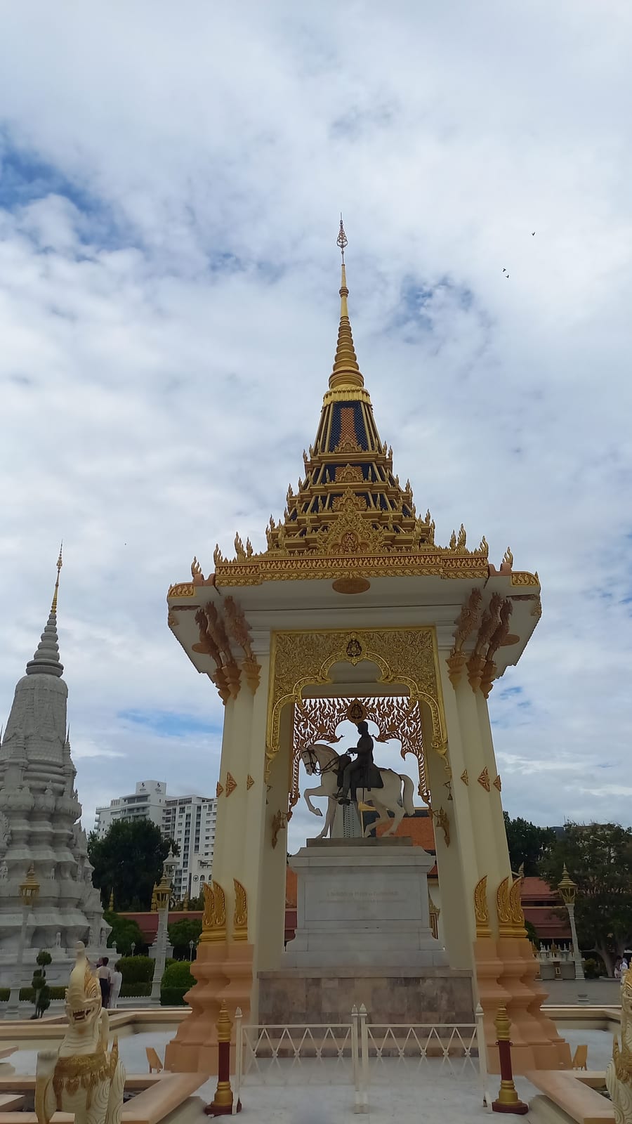 ព្រះទីនាំងទេវវិនិច្ឆ័យ